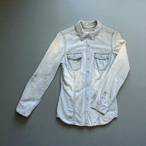 SO Perfect Shirt Womens Medium Chambray Denim Long Sleeve Button Western Top
